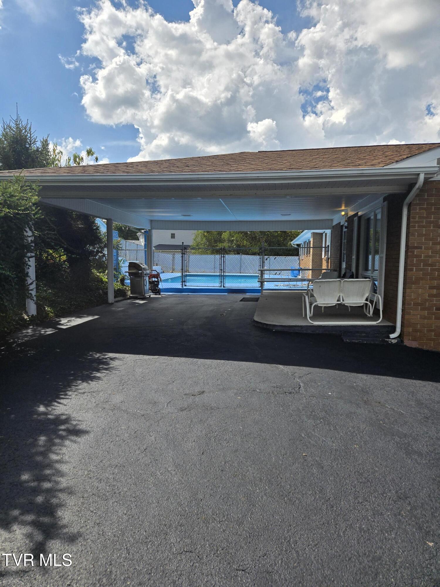 720 North Mohawk Drive Erwin, TN 37650 - Photo 8 of 39 20250920_141353