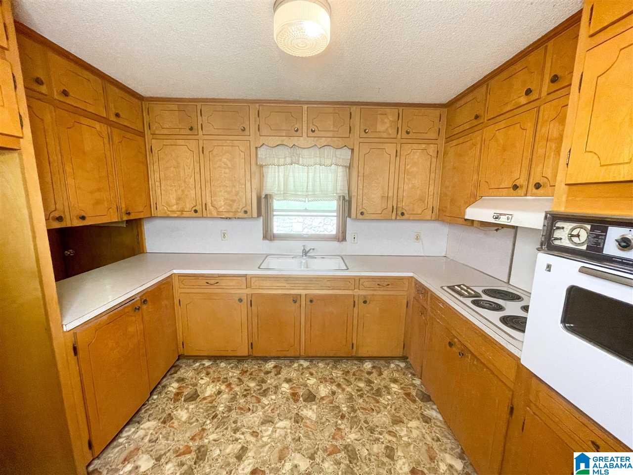1301 Glendale Road Anniston, AL 36207 - Photo 4 of 32