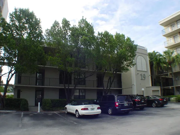 $6,000 | 19 Royal Palm Way, Unit 205, Boca Raton, FL 33432