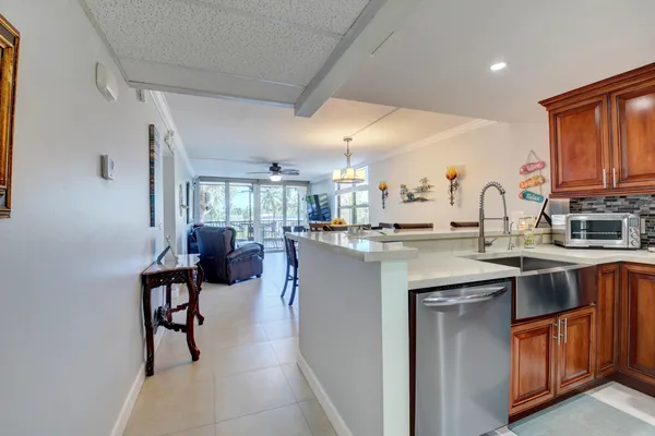 $6,000 | 19 Royal Palm Way, Unit 205, Boca Raton, FL 33432