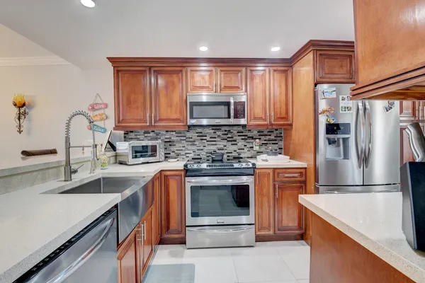 $6,000 | 19 Royal Palm Way, Unit 205, Boca Raton, FL 33432