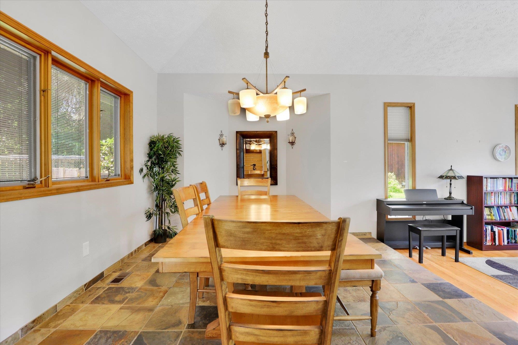 10612 East 46th Avenue Spokane Valley, WA 99206 - Photo 6 of 49