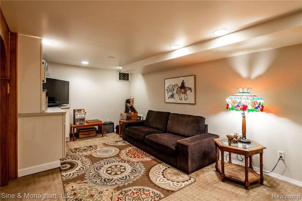1242 Hampton Road Grosse Pointe Woods, MI 48236 - Photo 36 of 50