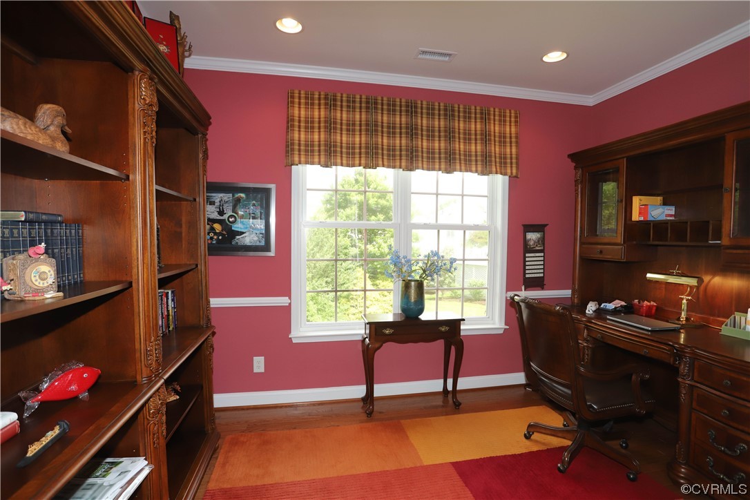 4748 Westhampton Williamsburg, VA 23188 - Photo 21 of 39 a livingroom with workspace and a window