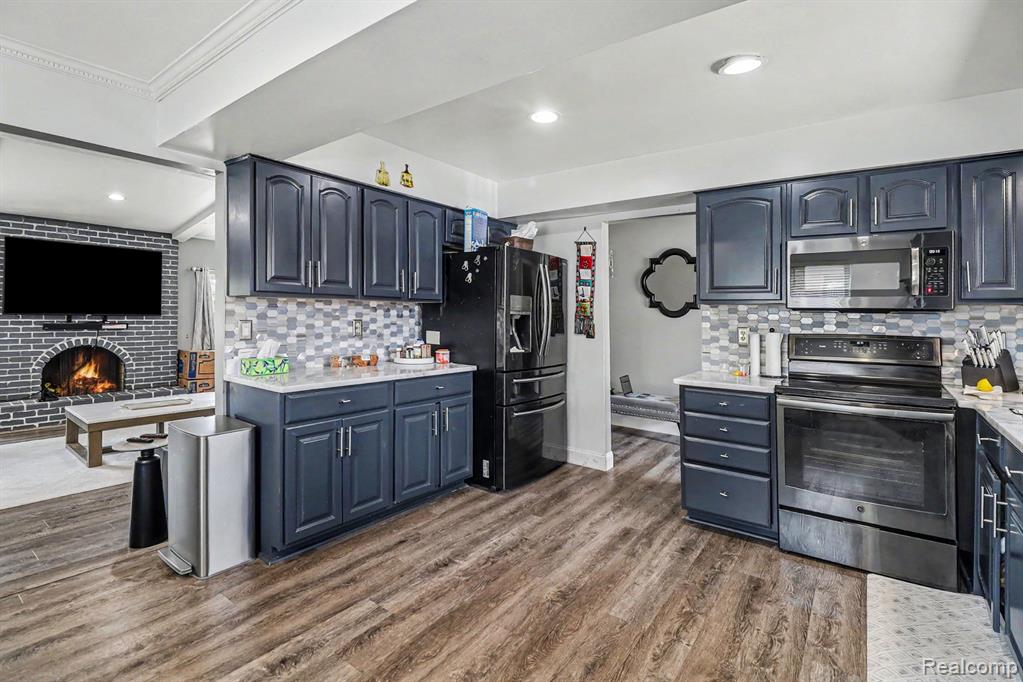 11422 Common Road Warren, MI 48093 - Photo 8 of 17