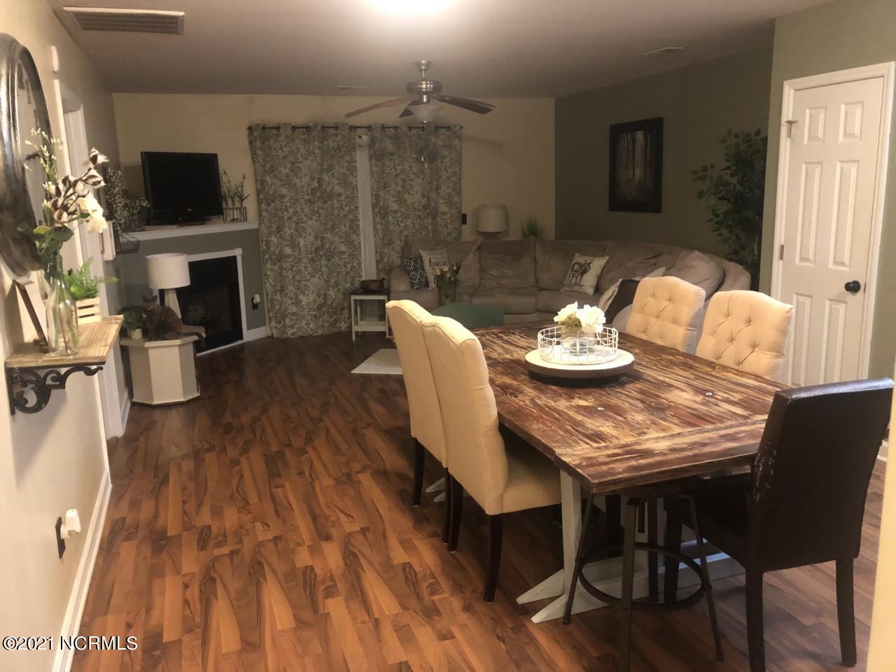 178 Pine Hollow Road Holly Ridge, NC 28445 - Photo 3 of 17 diningarea
