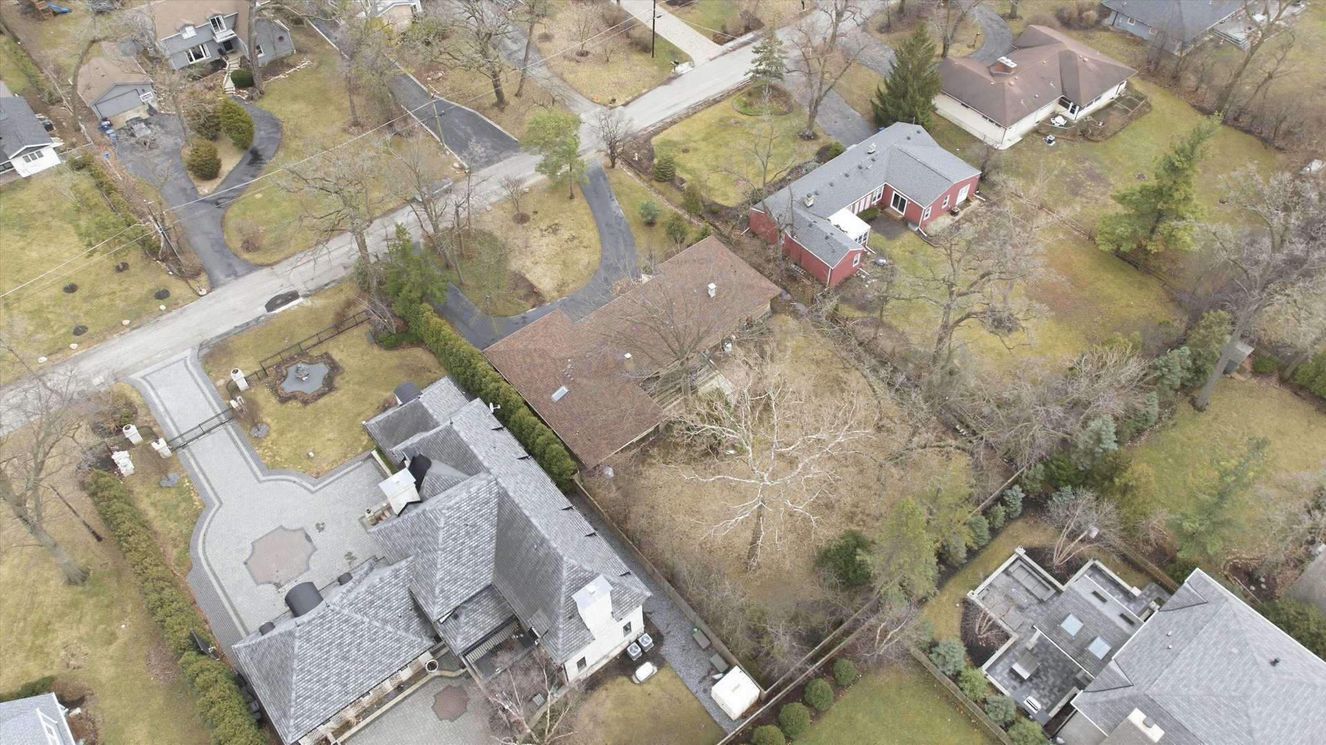 330 Ferndale Avenue Elmhurst, IL 60126 - Photo 26 of 36 an aerial view of a house with a yard