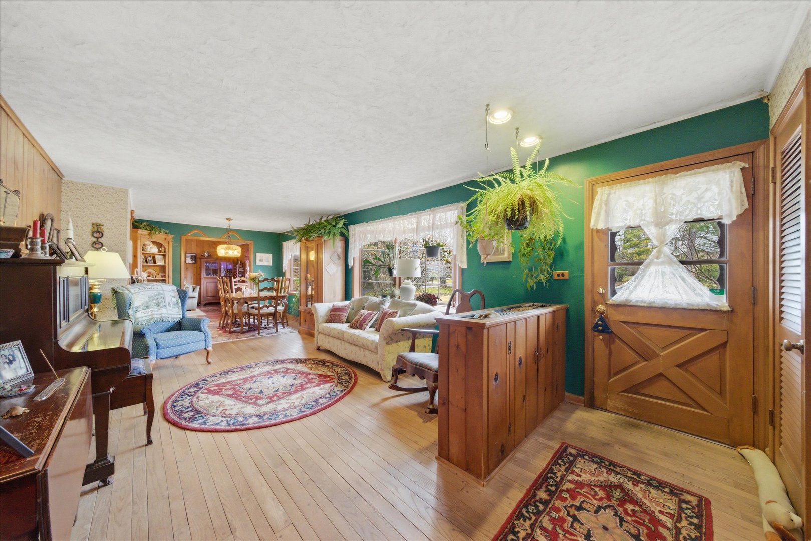 330 Ferndale Avenue Elmhurst, IL 60126 - Photo 4 of 34