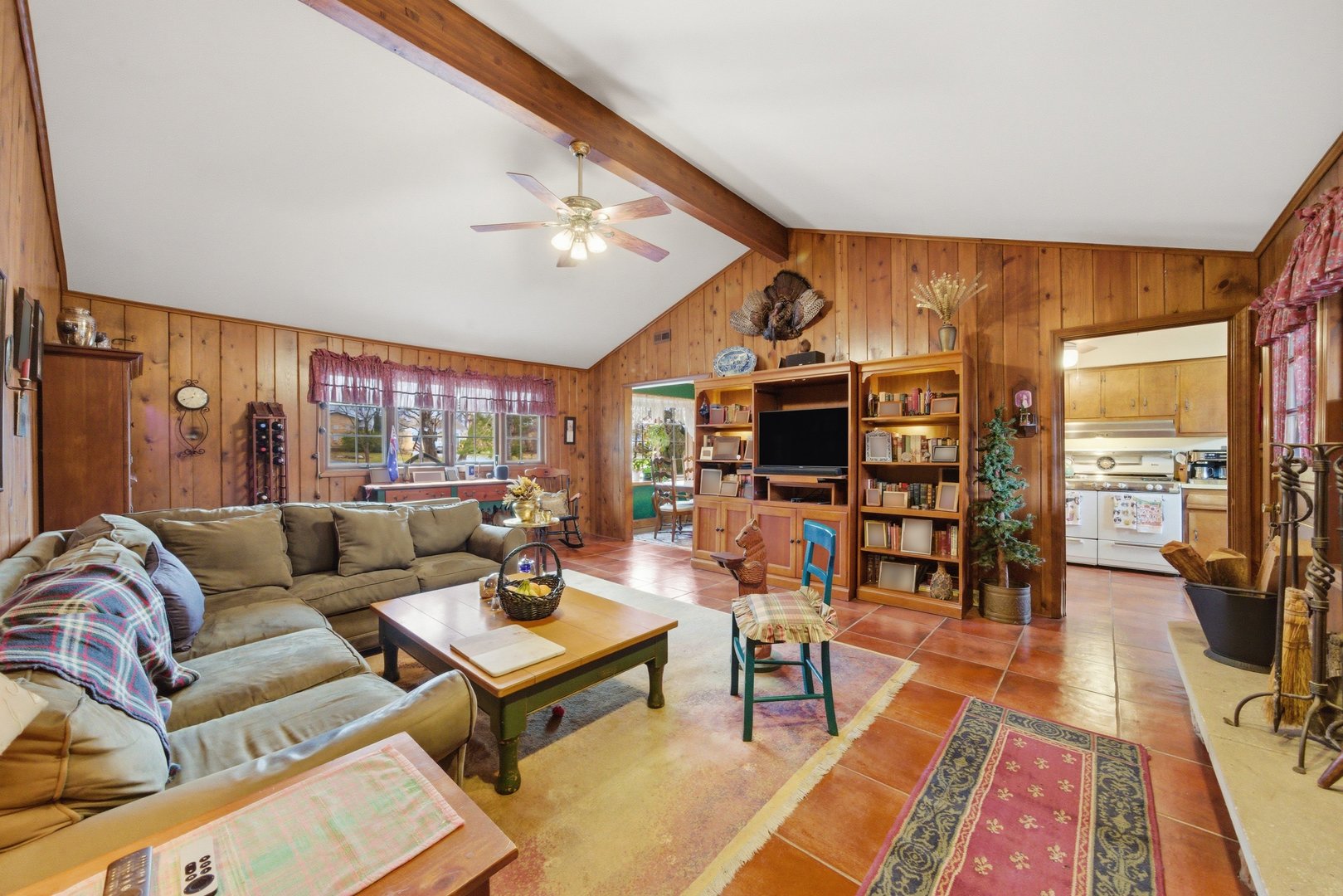 330 Ferndale Avenue Elmhurst, IL 60126 - Photo 8 of 36 a living room with furniture and a rug