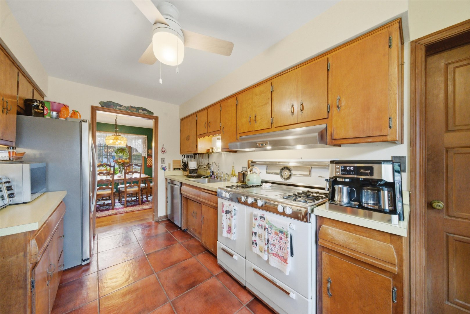 330 Ferndale Avenue Elmhurst, IL 60126 - Photo 10 of 36 a kitchen with stainless steel appliances granite countertop a stove and cabinets