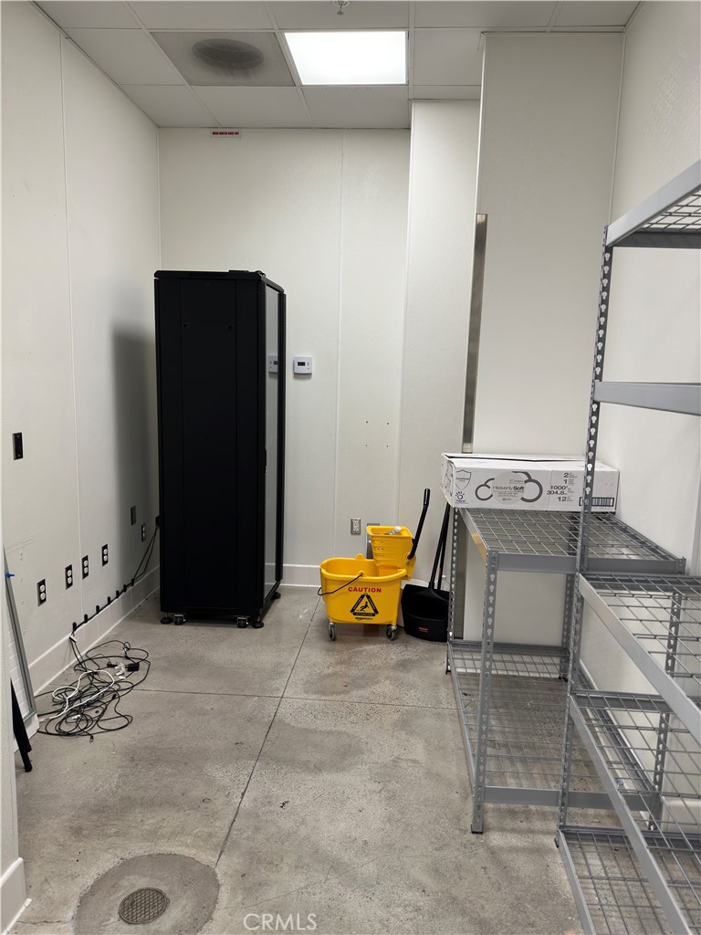 1901 East First Street, Unit 138 Santa Ana, CA 92705 - Photo 4 of 15 a living room with furniture