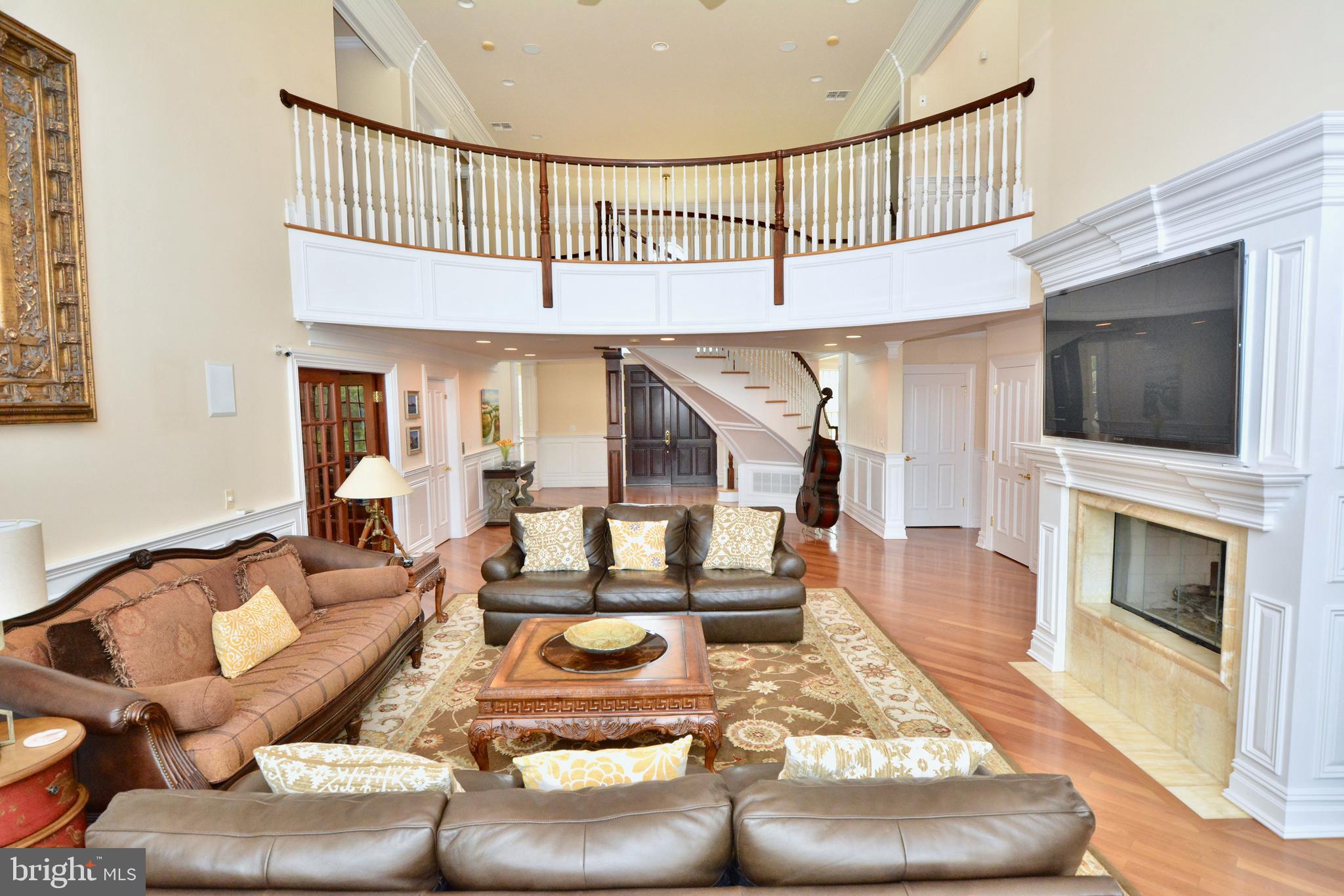 8 Silvers Court Pennington, NJ 08534 - Photo 15 of 43 View of cat-walk from family room.