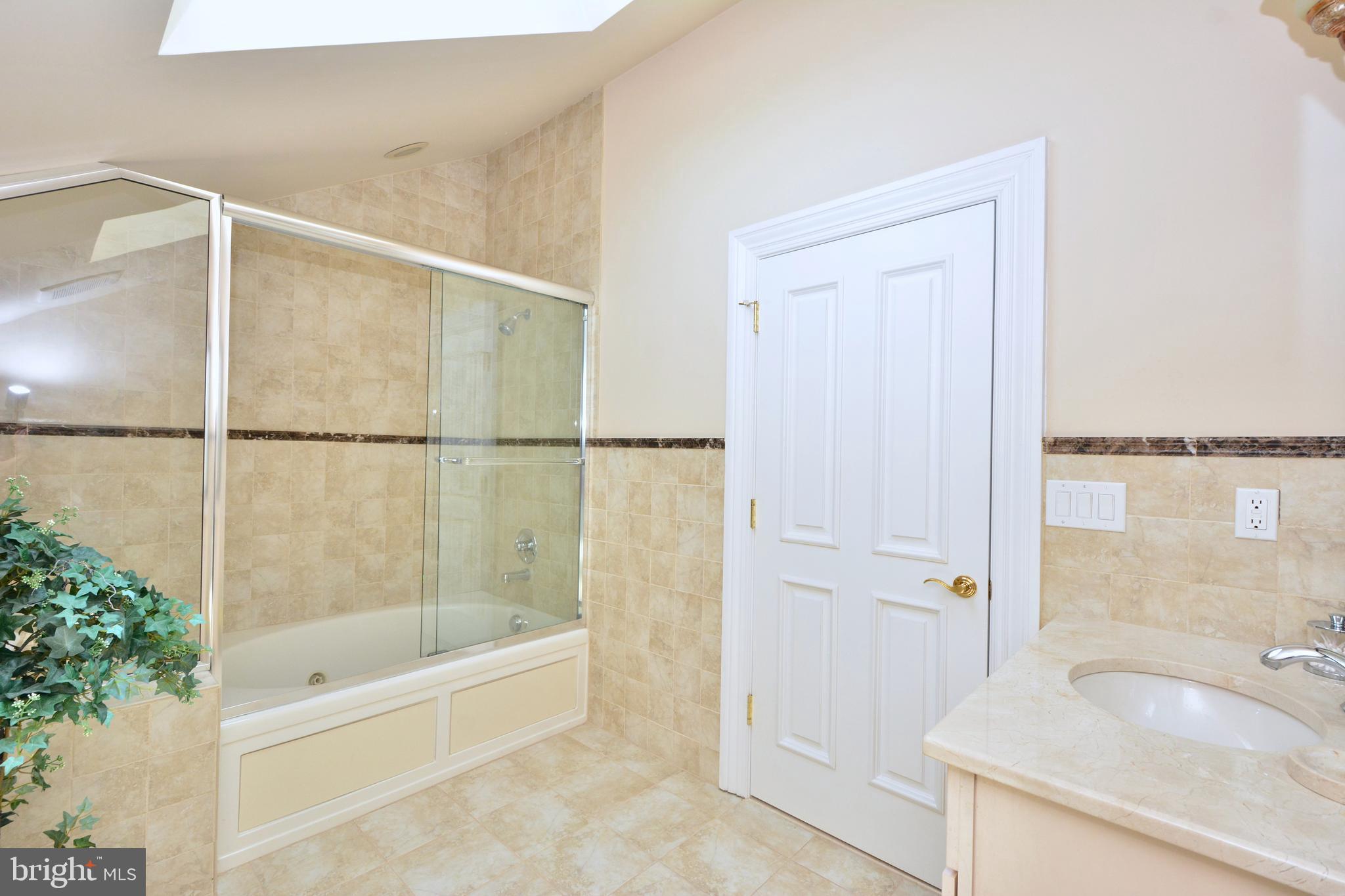8 Silvers Court Pennington, NJ 08534 - Photo 23 of 43 Private bathroom for Bedroom #1