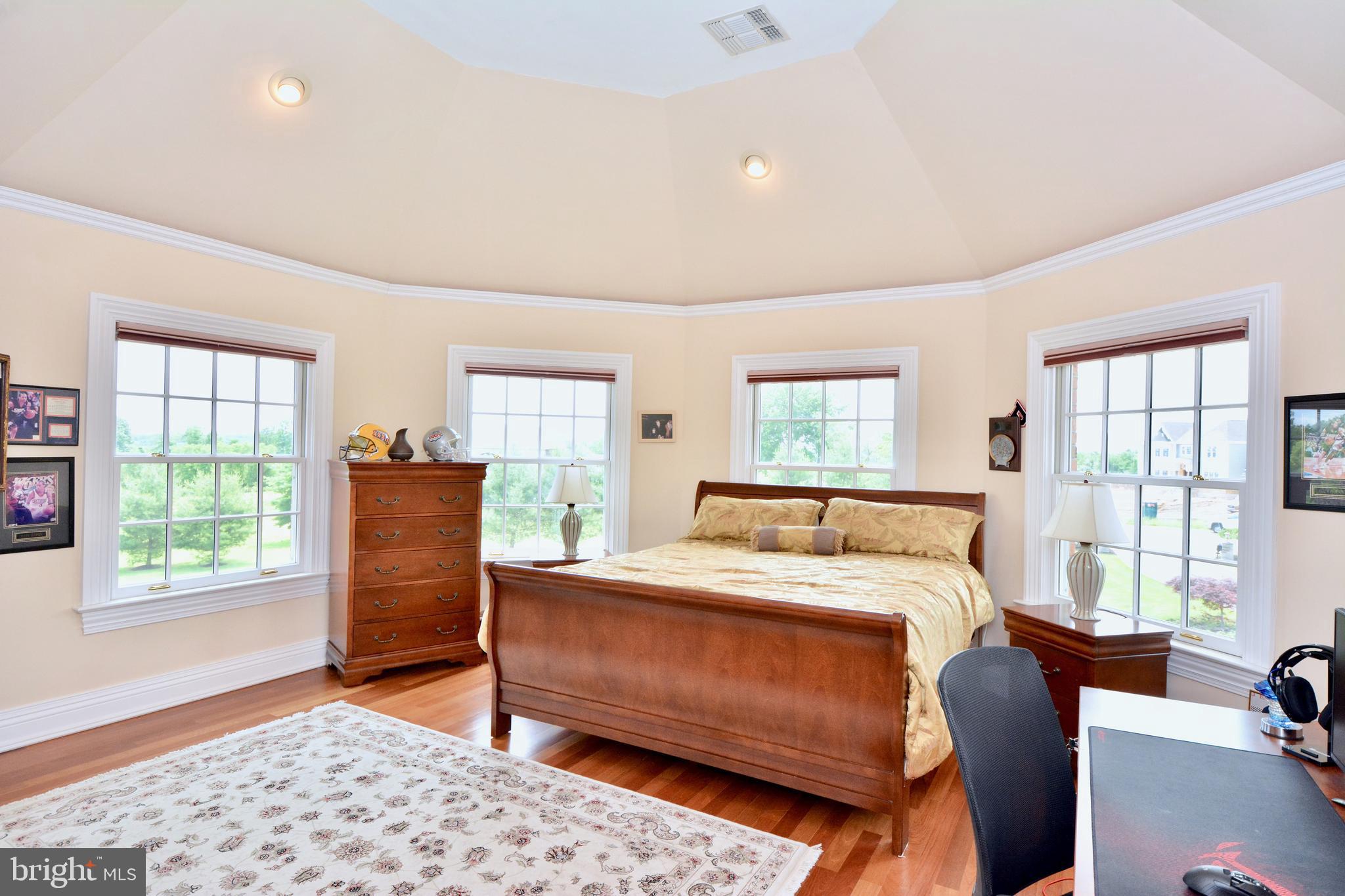 8 Silvers Court Pennington, NJ 08534 - Photo 24 of 43 Bedroom #2 with private full bathroom attached.