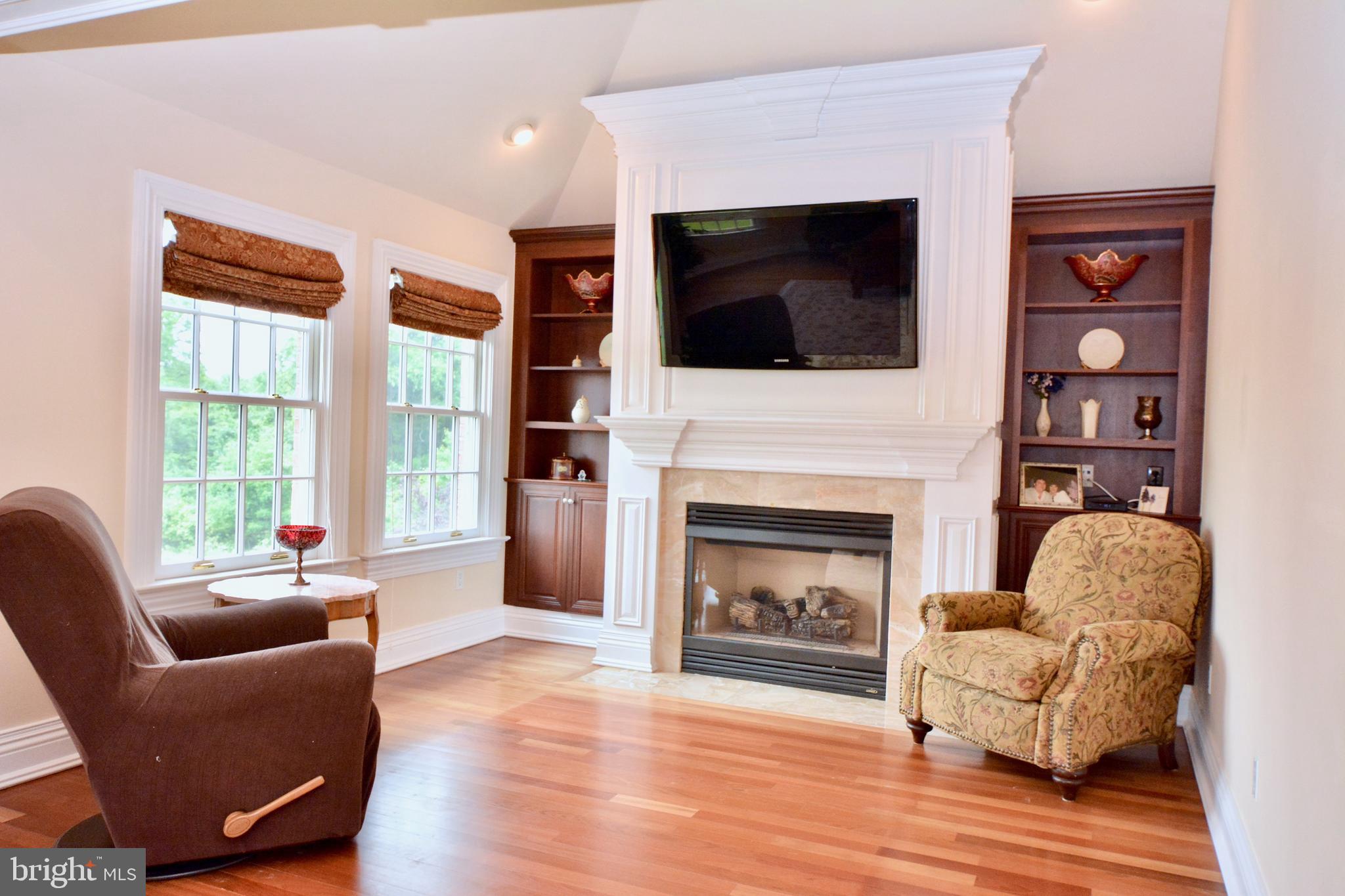 8 Silvers Court Pennington, NJ 08534 - Photo 29 of 43 Sitting room with fireplace in master suite.