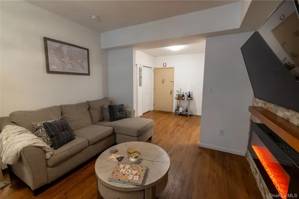$2,100 | 525 Beach 138th Street, Unit A2 | Belle Harbor