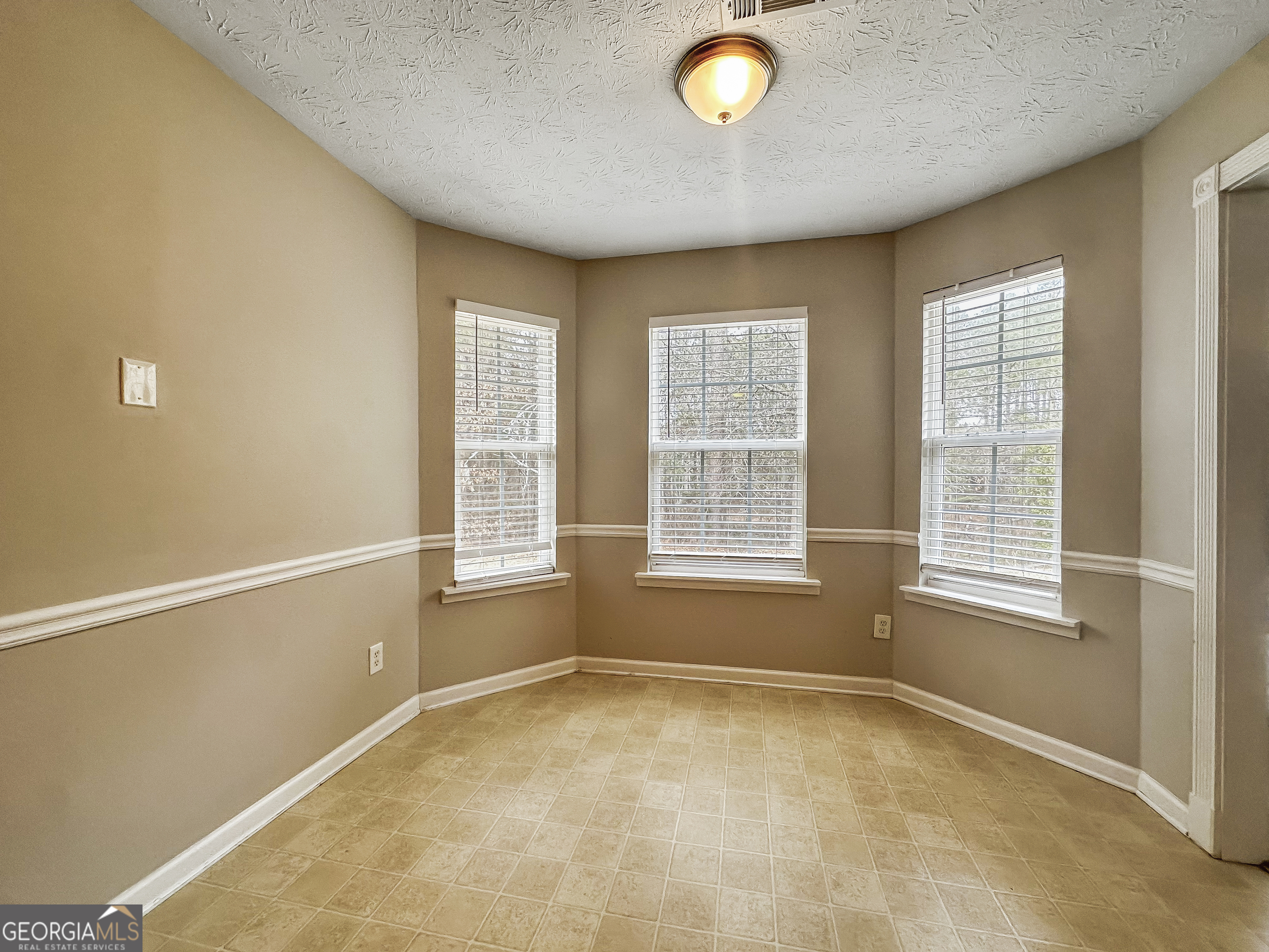 1395 Stephens Pond View Loganville, GA 30052 - Photo 6 of 20 an empty room with a window
