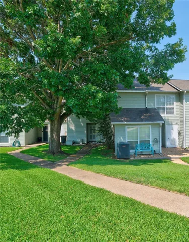 $224,000 | 100 Edgewater Drive, Unit 44, Livingston, TX 77351