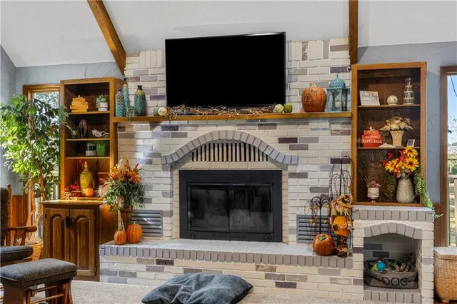 $339,995 | 14863 East Redcoat Road, Nevada, MO 64772