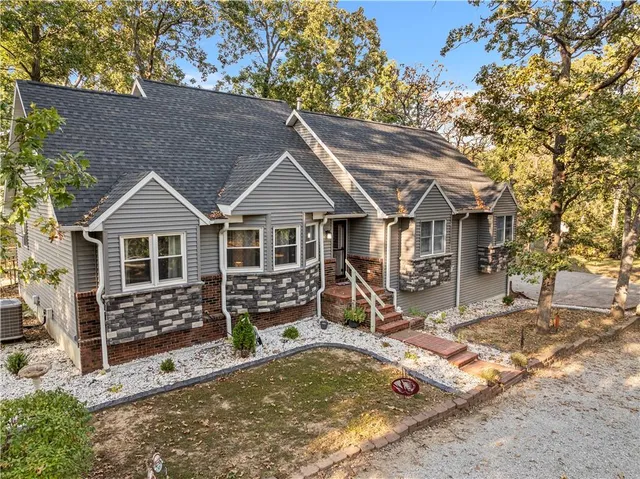$339,995 | 14863 East Redcoat Road, Nevada, MO 64772