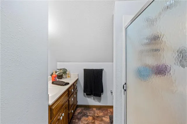 $339,995 | 14863 East Redcoat Road, Nevada, MO 64772