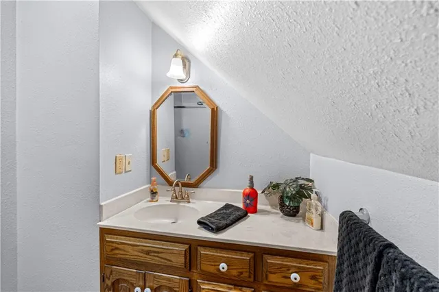 $339,995 | 14863 East Redcoat Road, Nevada, MO 64772