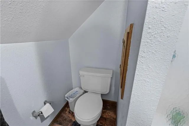 $339,995 | 14863 East Redcoat Road, Nevada, MO 64772