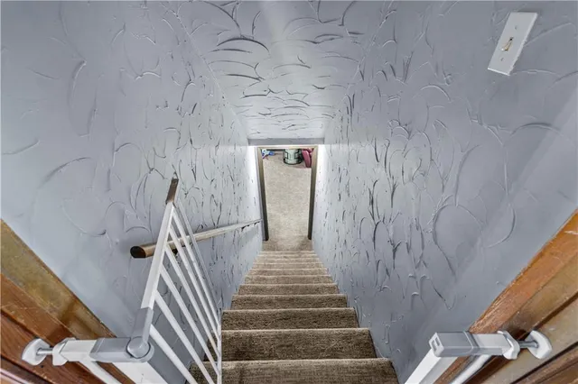 $339,995 | 14863 East Redcoat Road, Nevada, MO 64772