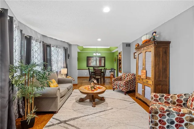 $339,995 | 14863 East Redcoat Road, Nevada, MO 64772