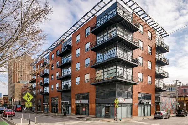 $575,000 | 2045 West Concord Place, Unit 604, Chicago, IL 60647