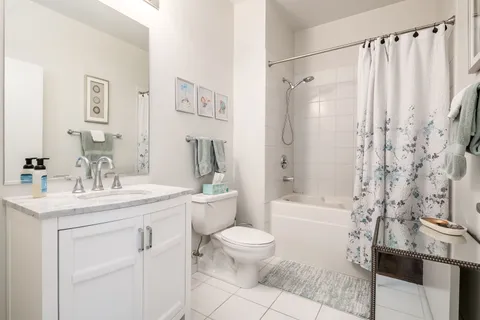 $575,000 | 2045 West Concord Place, Unit 604, Chicago, IL 60647