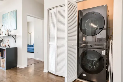 $575,000 | 2045 West Concord Place, Unit 604, Chicago, IL 60647