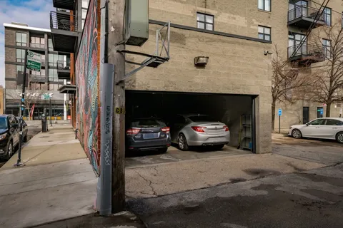 $575,000 | 2045 West Concord Place, Unit 604, Chicago, IL 60647