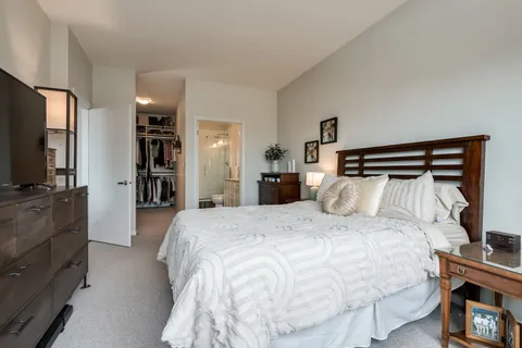 $575,000 | 2045 West Concord Place, Unit 604, Chicago, IL 60647