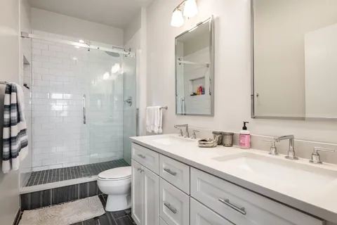 $575,000 | 2045 West Concord Place, Unit 604, Chicago, IL 60647