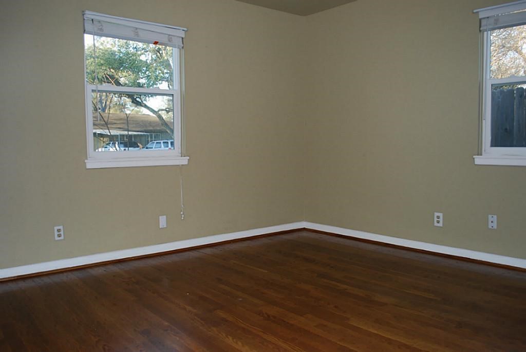 6611 Housman Houston, TX 77055 - Photo 8 of 17 Front bedroom