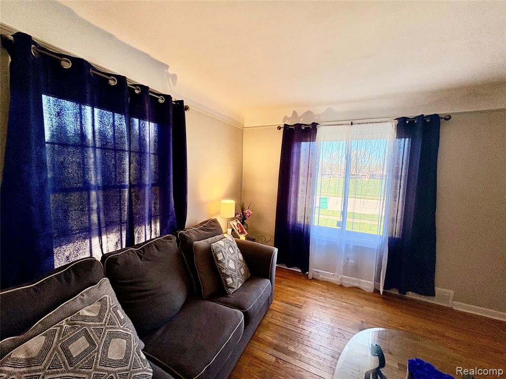 23349 Roxana Avenue Eastpointe, MI 48021 - Photo 3 of 9