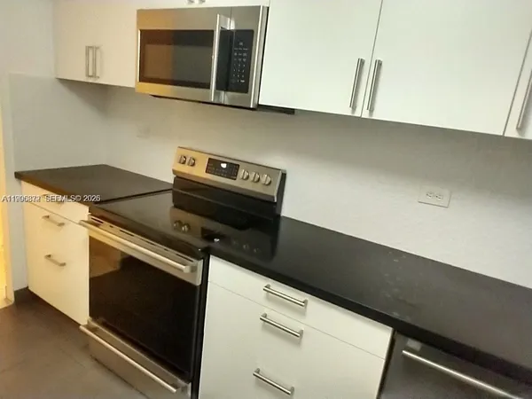 $3,200 | 6039 Collins Avenue, Unit 407, Miami Beach, FL 33140