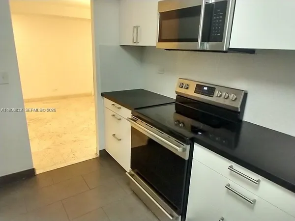 $3,200 | 6039 Collins Avenue, Unit 407, Miami Beach, FL 33140