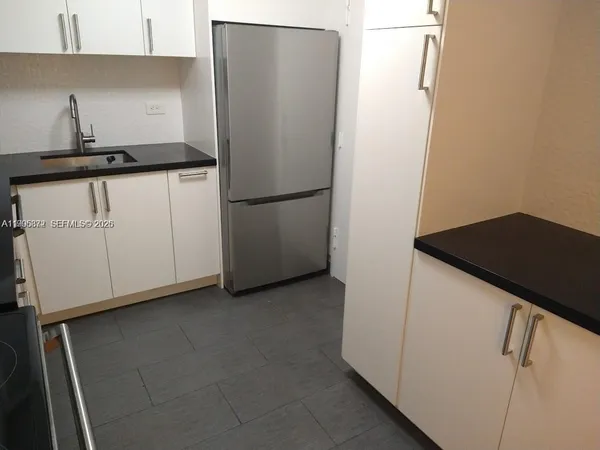 $3,200 | 6039 Collins Avenue, Unit 407, Miami Beach, FL 33140
