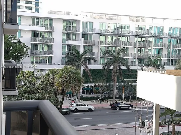 $3,200 | 6039 Collins Avenue, Unit 407, Miami Beach, FL 33140