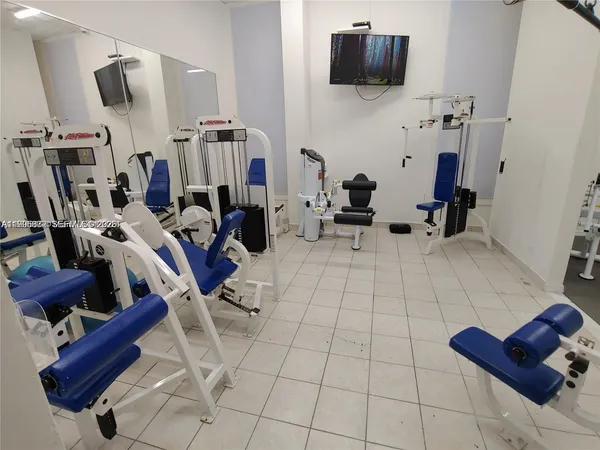 $3,200 | 6039 Collins Avenue, Unit 407, Miami Beach, FL 33140