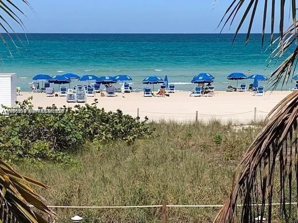 $3,200 | 6039 Collins Avenue, Unit 407, Miami Beach, FL 33140