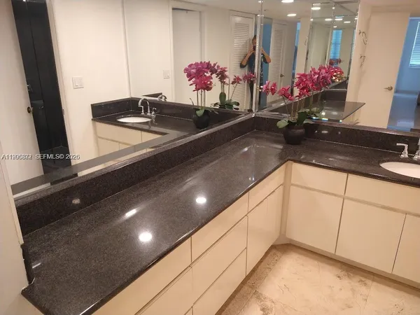 $3,200 | 6039 Collins Avenue, Unit 407, Miami Beach, FL 33140