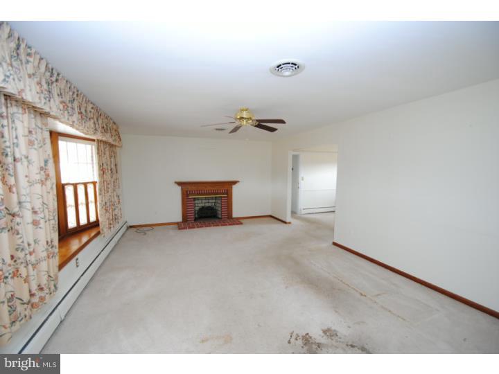 25427 Mt Pleasant Road Columbus, NJ 08022 - Photo 3 of 23