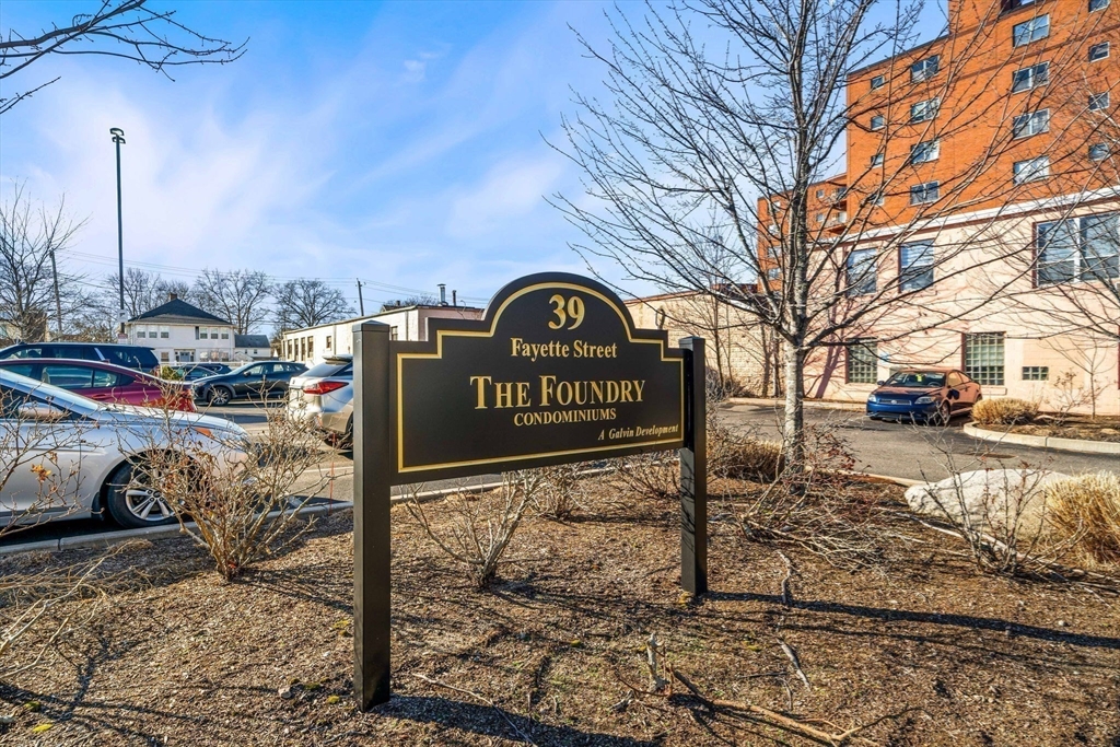 39 Fayette Street, Unit 403 Quincy, MA 02171 - Photo 20 of 24 a view of a street with a building