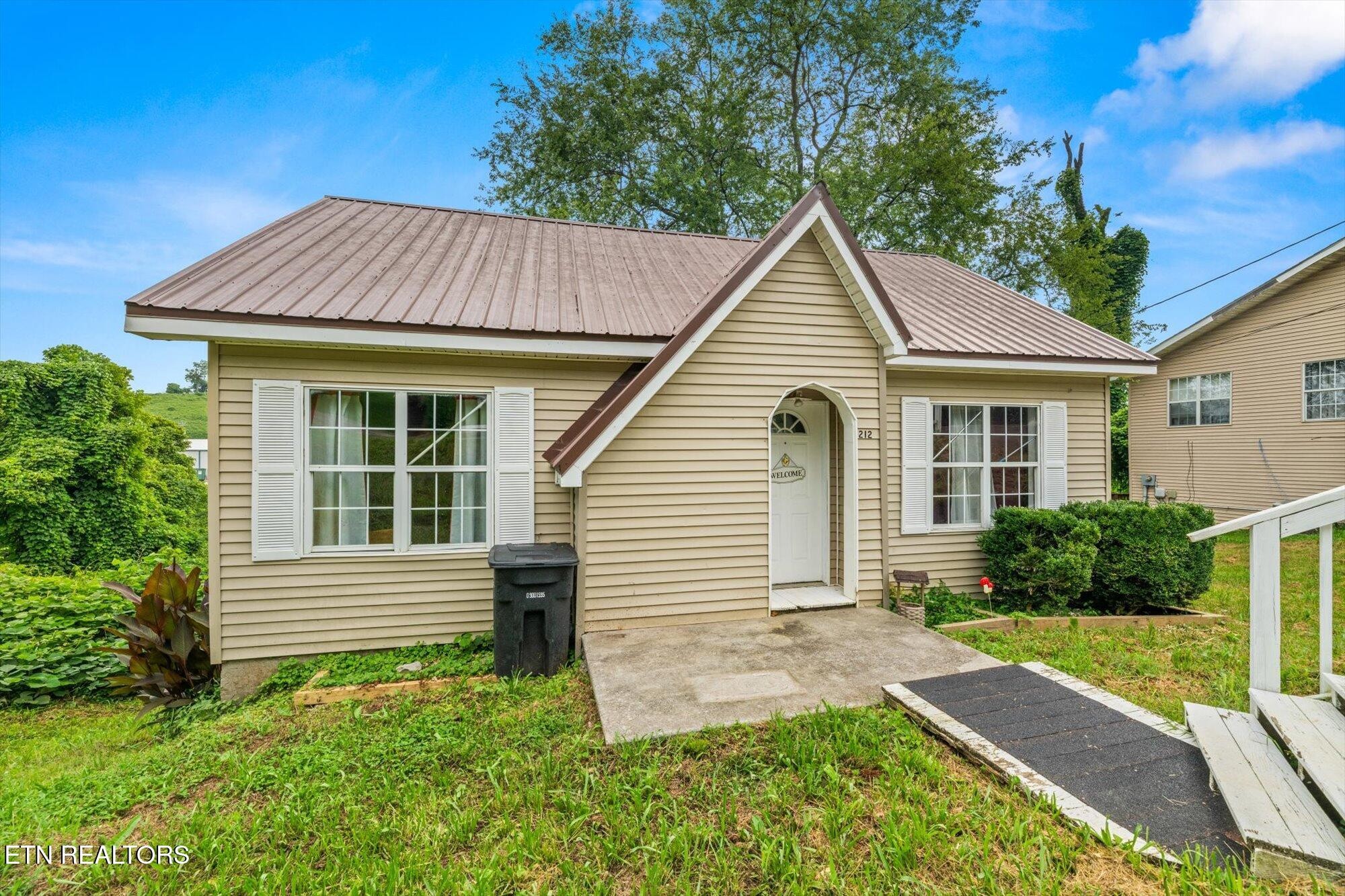212 South Jackson Street Athens, TN 37303 - Photo 1 of 11 Gallery Image 1