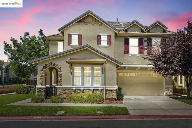 a view of a park with welcome board