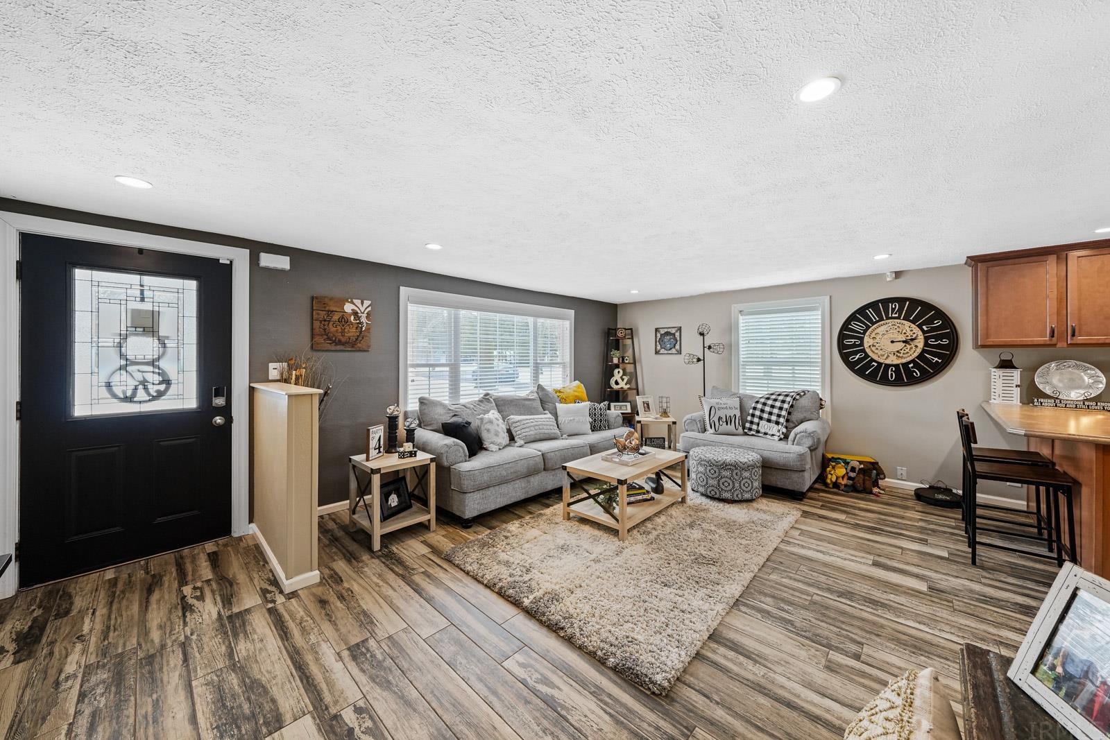 54665 Buckeye Road Mishawaka, IN 46545 - Photo 3 of 27 Gallery Image 3
