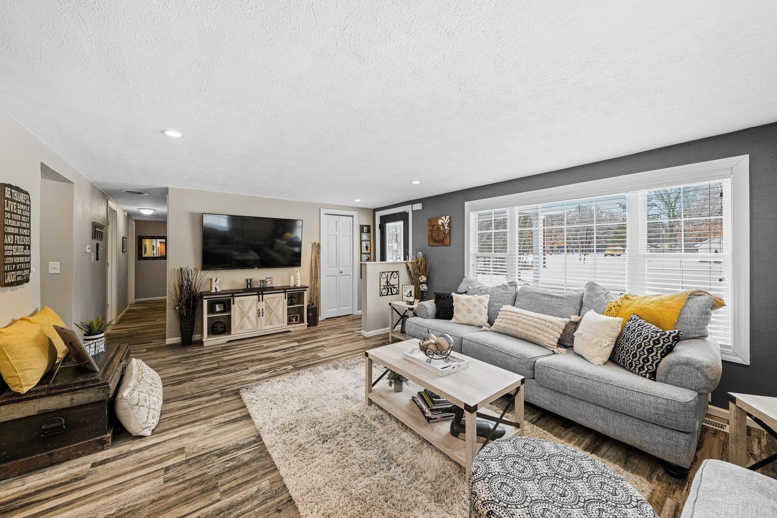 54665 Buckeye Road Mishawaka, IN 46545 - Photo 5 of 27 Gallery Image 5